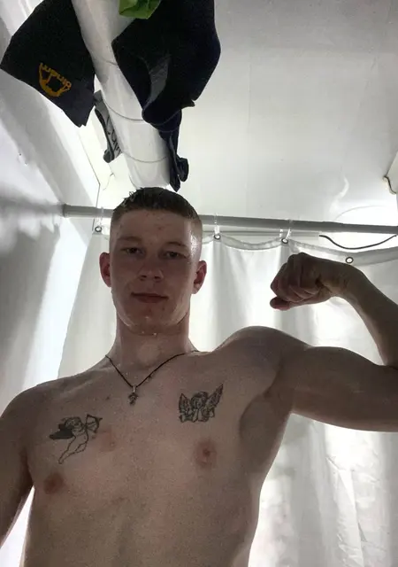 Я Сергей, 26 років з Луганська, шукаю знайомства без зобов'язань