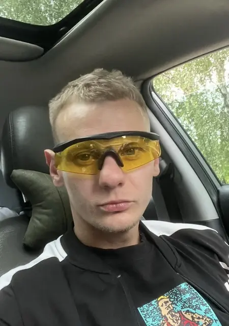 Я Денис, 32 років з Черкас, шукаю знайомства без зобов'язань