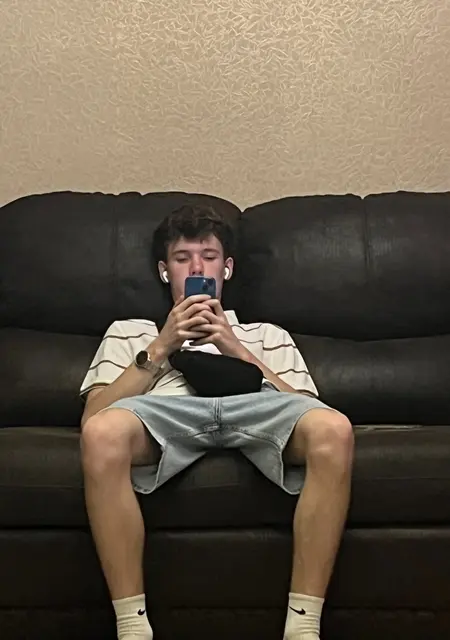 Я Дениска, 21 років, знайомлюсь без зобов'язань у Кривому Розі