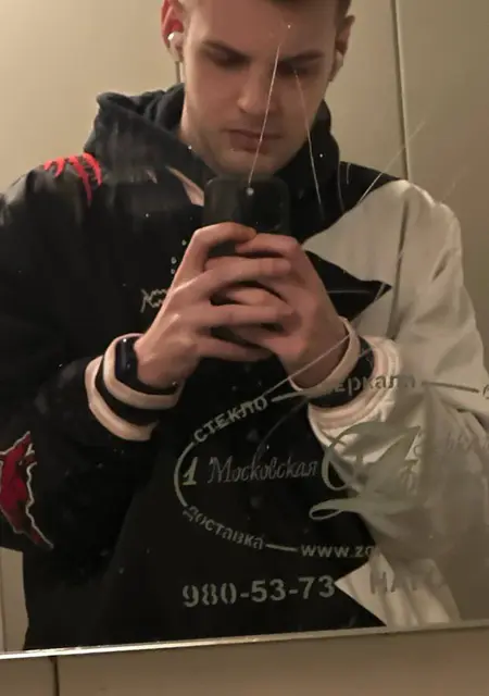 Я Саша, 18, из Бухареста, ищу знакомство для приятного времяпровождения