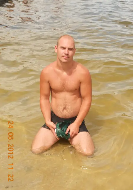 Я Андрей, 40 років з Кривого Рогу, шукаю знайомства без зобов'язань