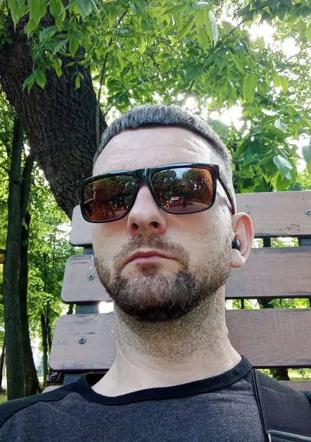 Андрей из Черновцов, мне 33, познакомлюсь для приятного времяпровождения