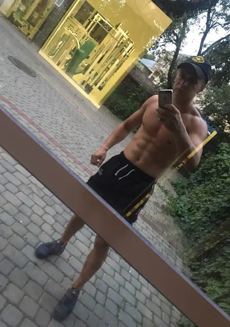 Ярослав з Луцька, шукаю на сайті приємне проведення часу