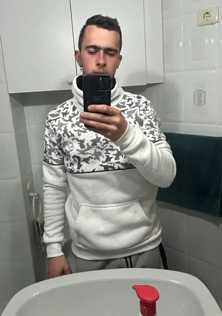 Diego de Vigo, tengo 21 años, listo para conocer para lío de una noche