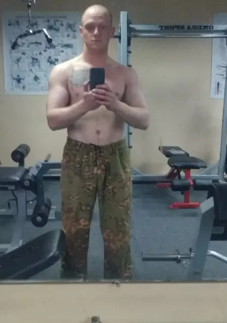 Дмитрий з Луганська, шукаю на сайті знайомства без зобов'язань