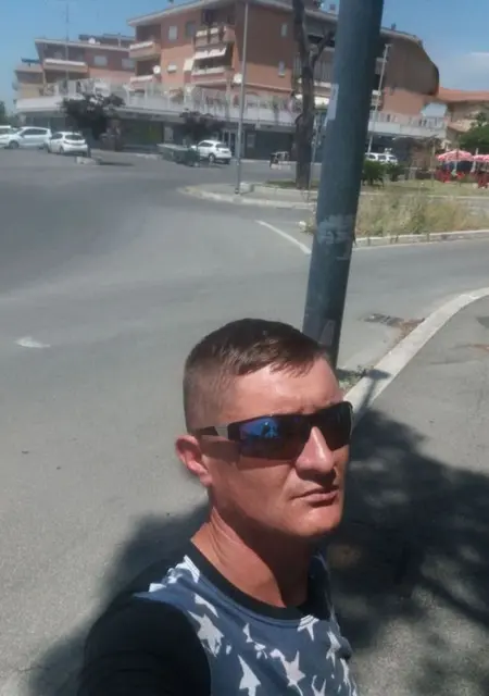 Ionut Costel из Бухареста, мне 33, познакомлюсь