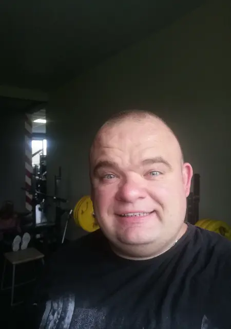 Я Максим, 37, из Макеевки, ищу знакомства без обязательств