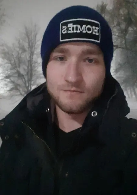 Михаил из Гомеля, мне 24, познакомлюсь на одну ночь