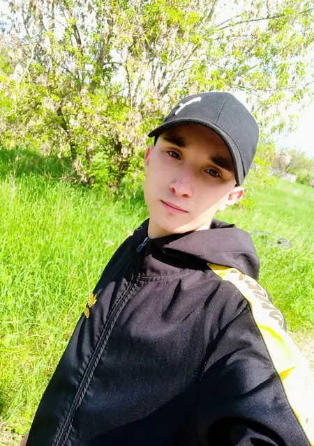 Я Дмитрий, 20 років, знайомлюсь без зобов'язань у Донецьку