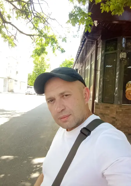 Я Віталік, 41 років, знайомлюсь для приємного проведення часу у Миколаєві