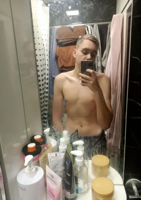 Я Саша, 21, из Киева, ищу знакомства без обязательств