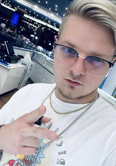 Я Дмитрий, 24, из Гиватаим, ищу знакомство для приятного времяпровождения