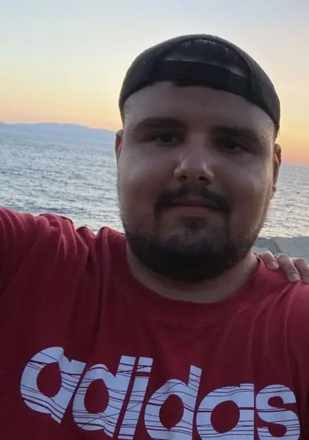 George из Бухареста, мне 26, познакомлюсь