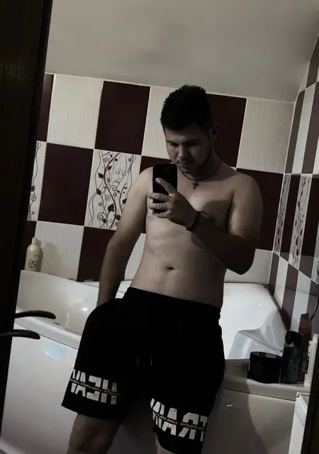 Я Radu, 19, из Бая-Маре, ищу знакомства без обязательств