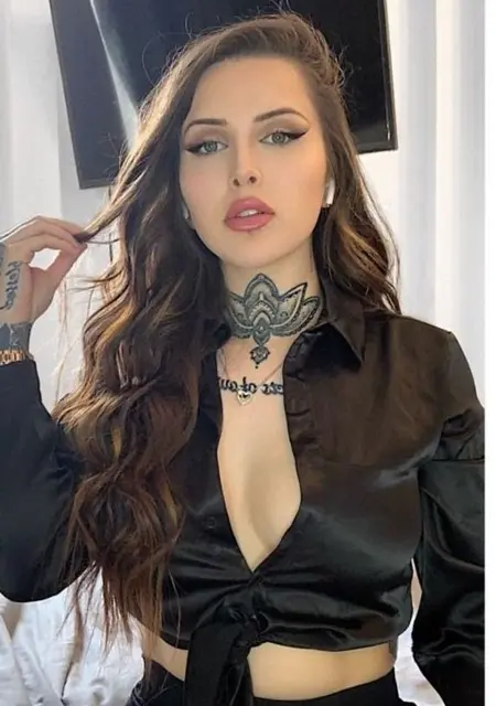 I'm Layna, 24 from London, seeking connections