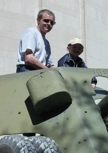 Виктор из Синельникова, мне 43, познакомлюсь на одну ночь