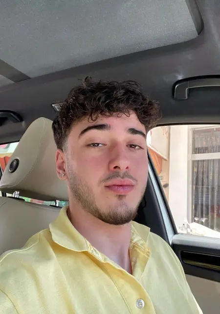 Я Berkay, 21, знакомлюсь для вирта в Карабюк