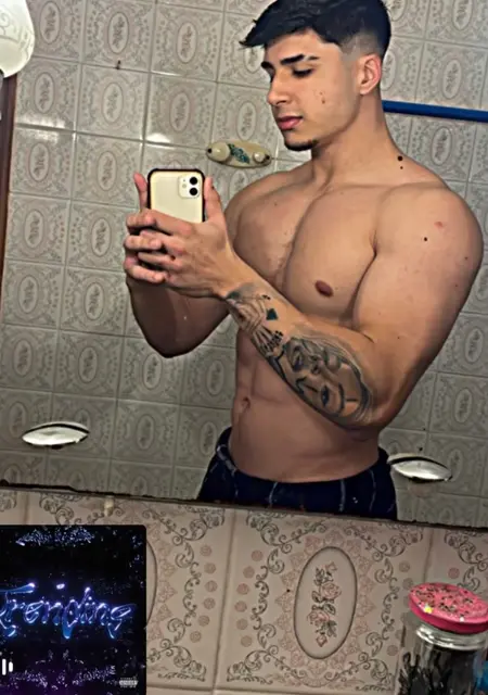 Я Awrr, 25, знакомлюсь на одну ночь в Малаге