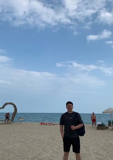 Алим из Софии, мне 23, познакомлюсь на одну ночь