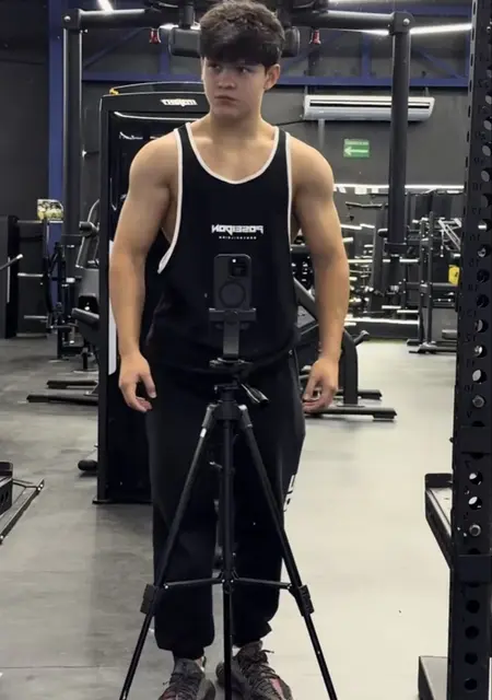 Alican из Бургаснувшего, мне 28, познакомлюсь на одну ночь