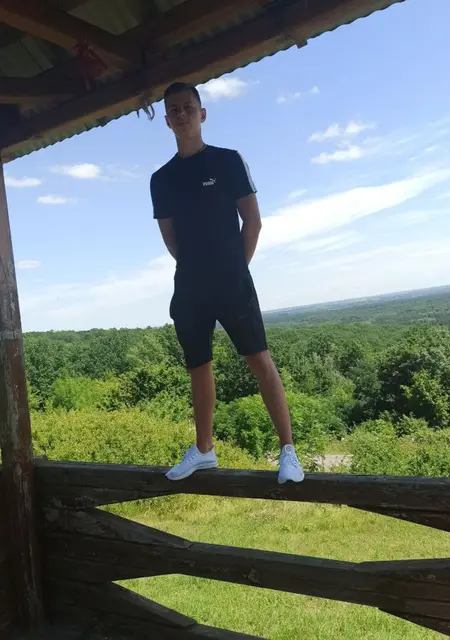 Я Саня, 20, знакомлюсь без обязательств в Горишних Плавнях