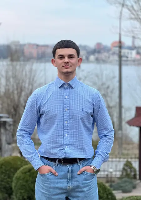 Віталік з Тернополя, мені 20 років, познайомлюсь для відкриті стосунки