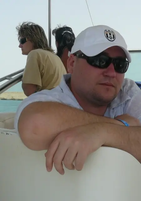 Славик из Макеевки, ищу на сайте знакомства на одну ночь