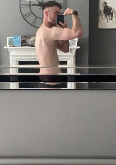 I'm Spencer, 27 from London, seeking connections for one-night stand