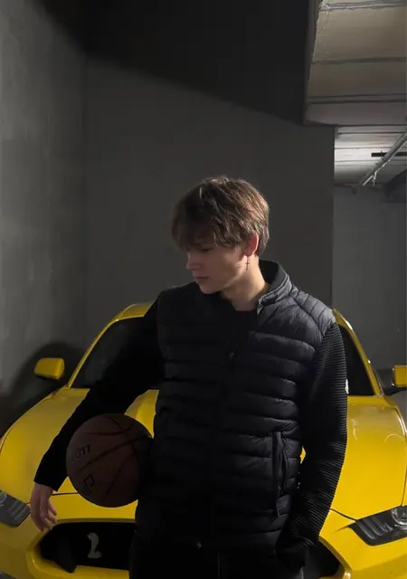 Я Кирилл, 18, из Амстердама, ищу знакомства на одну ночь