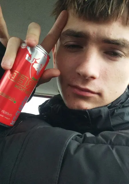 Я Саша, 21, из Бреста, ищу знакомство для постоянных отношений