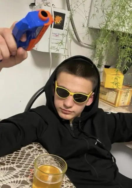 Я Рустам, 19, знакомлюсь без обязательств в Амстердаме