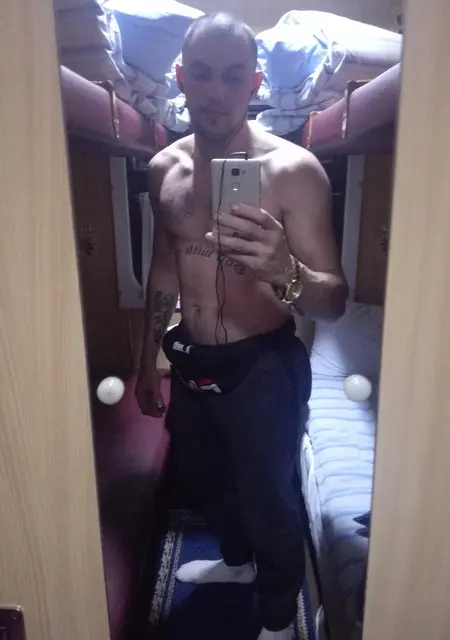 Я Денис, 33, знакомлюсь на одну ночь в Сморгони