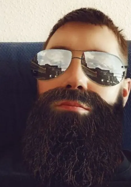 Tony Stark из Мадрида, мне 29, познакомлюсь