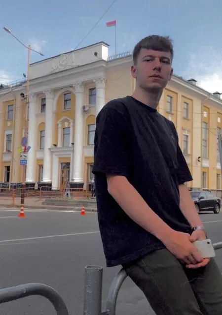 Danik из Бреста, мне 21, познакомлюсь на одну ночь