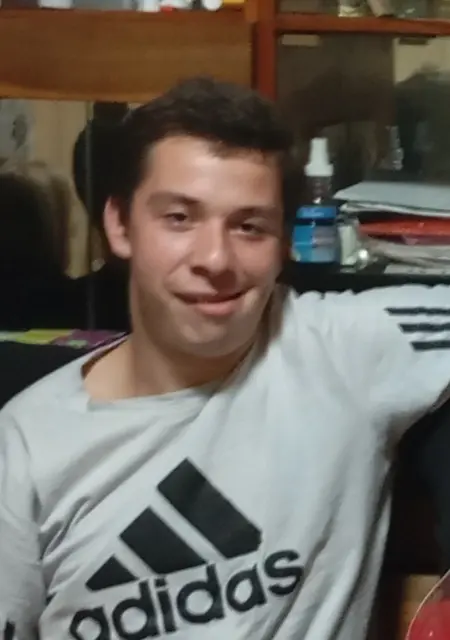 Я Коля Жвалевич, 18, из Новополоцка, ищу знакомства на одну ночь