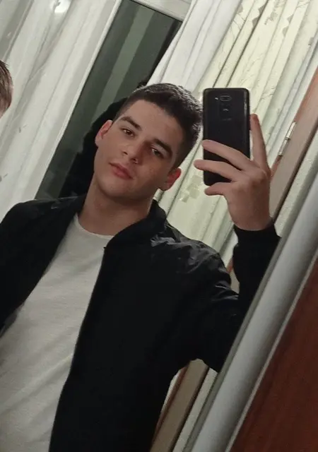 Олег из Макеевки, мне 22, познакомлюсь без обязательств