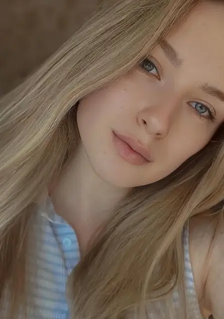 Я Катя, 27, из Каменского, ищу знакомство для приятного времяпровождения