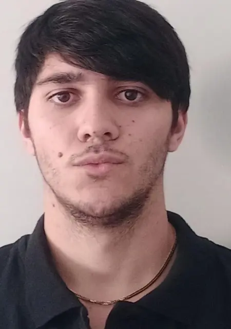 Soy Stefano, 22 años de Alcobendas, busco conocer gente para hacer nuevos amigos