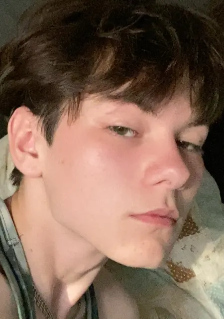 Ренат из Минска, мне 20, познакомлюсь для вирта