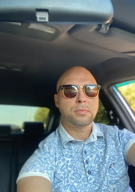 Я Денис, 38 років, знайомлюсь для постійних стосунків у Чернівцях