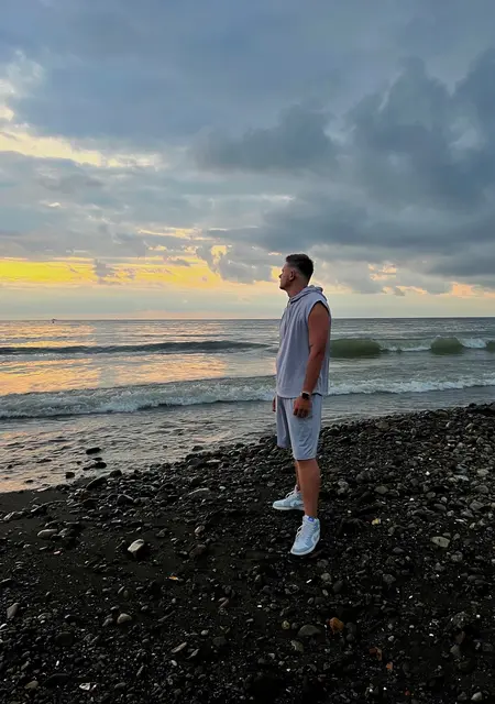 Степа из Батуми, мне 25, познакомлюсь для общения