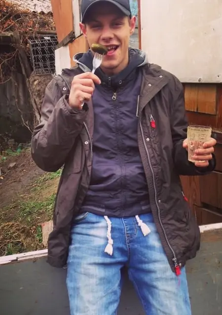 Я Александр, 26, знакомлюсь для открытые отношения в Осло