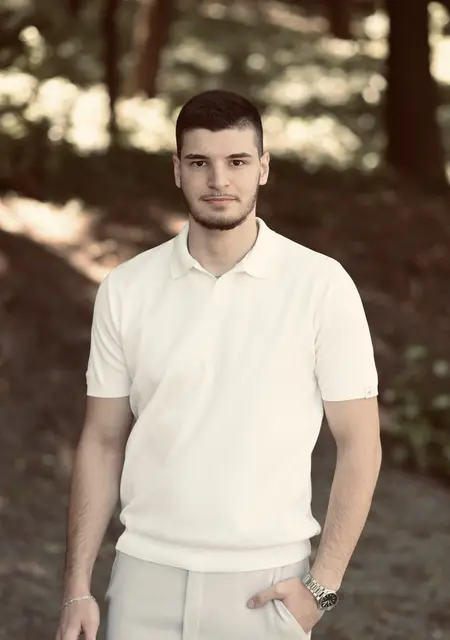 Andrian из Кишинёва, мне 20, познакомлюсь для постоянных отношений