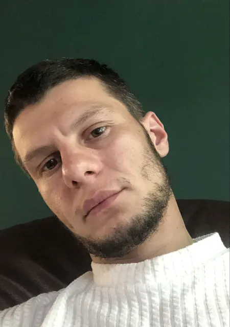 Dmutro з Миколаєва, мені 29 років, познайомлюсь для спілкування