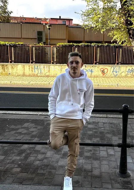 Я Andrea, 27, знакомлюсь без обязательств в Риме