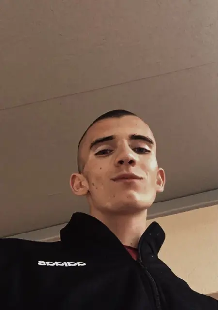 Alan из Познани, мне 22, познакомлюсь на одну ночь