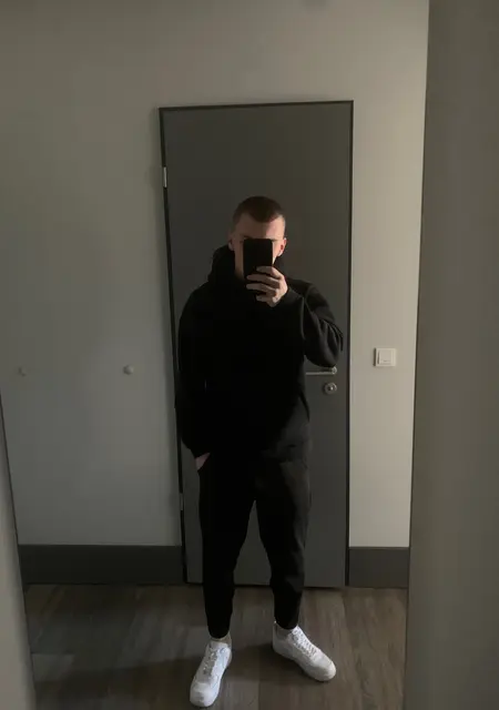 Я Микола, 23, из Ужгорода, ищу знакомство для приятного времяпровождения