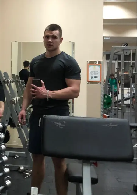 Я Ruslan, 24, из Ивано-Франковска, ищу знакомства без обязательств