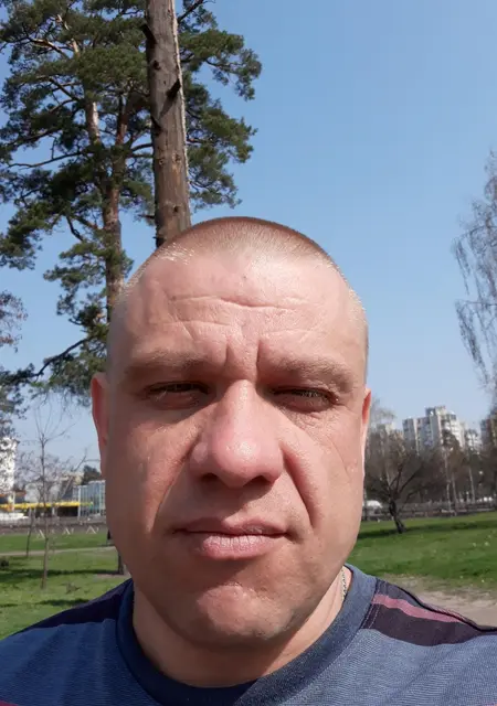 Володимир з Чернівців, шукаю на сайті знайомства без зобов'язань