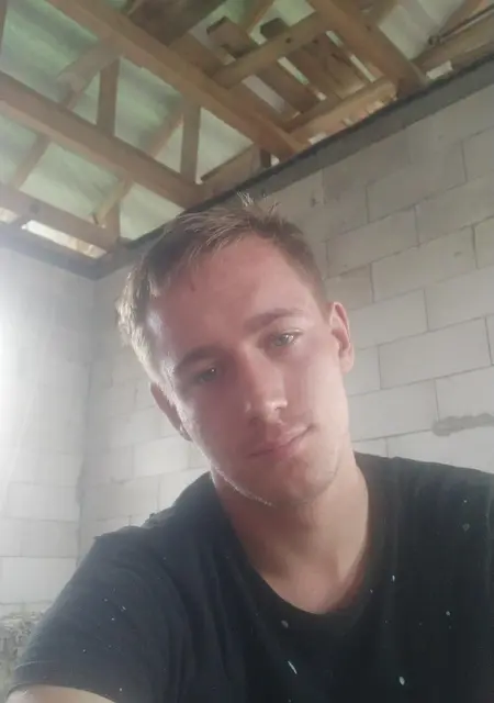 Я Ваня, 24, из Гомеля, ищу знакомства на одну ночь